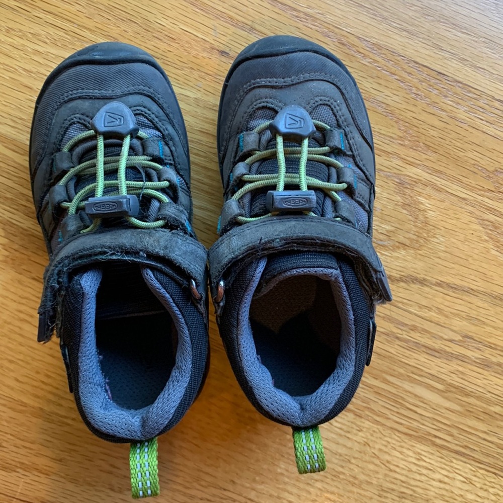 Keen toddler waterproof fall or winter shoes